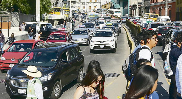 Arequipa: Cierre de calle Ayacucho volvió a generar tráfico vehicular