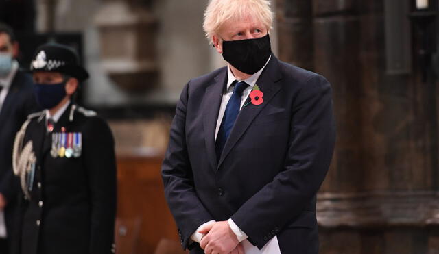 Los servicios de rastreo británicos informaron a Johnson que había estado en contacto con alguien al que diagnosticaron positivo de coronavirus. Foto: AFP