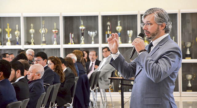 Exposición. Luciano Rodríguez expuso en UCSM opciones para el desarrollo de la región