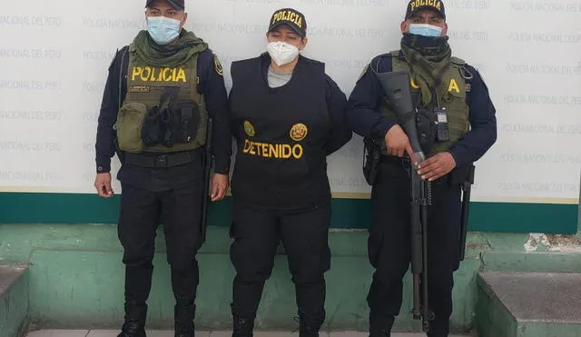 Extranjera detenida por vestirse de Policía para intentar entrar a Gamarra, en La Victoria. / Crédito: Joel Robles - URPI-GLR