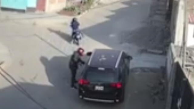 Uno de los delincuentes realizó un disparo al aire. Foto: captura de América TV.