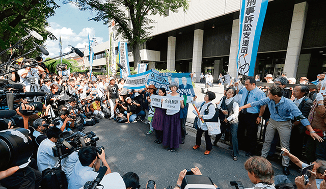 ¡Justicia! Protestas por la decisión del Tribunal de Distrito de Tokio de absolver, de serios cargos, a tres exdirectivos de la planta nuclear de Fukushima.