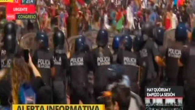 Argentina: manifestantes y policía se enfrentan por reforma de pensiones [VIDEO]