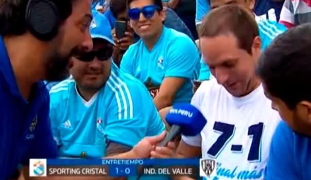 Hincha aprovechó su aparición en cámaras para recordar la última final con Alianza Lima. Foto: Captura
