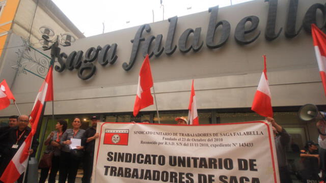 Saga Falabella asegura que aumentaron sueldo a cajeras [FOTOS y VIDEO]