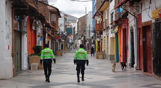 detenidos. Policías fueron intervenidos por pedir dinero.