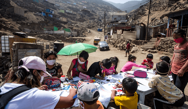 Escolares llevan clases de forma remota durante el 2020, Foto: John Reyes / La República