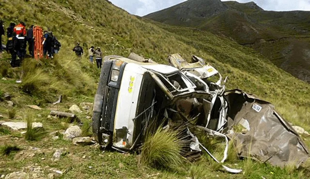 Áncash: caída de vehículo a abismo deja un muerto y cuatro heridos