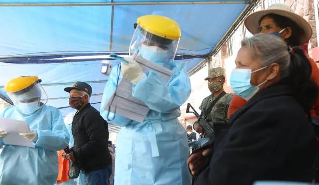 Control médico tuvo buena acogida en Tayabamba y Llacuabamba. Foto Prensa GORE.