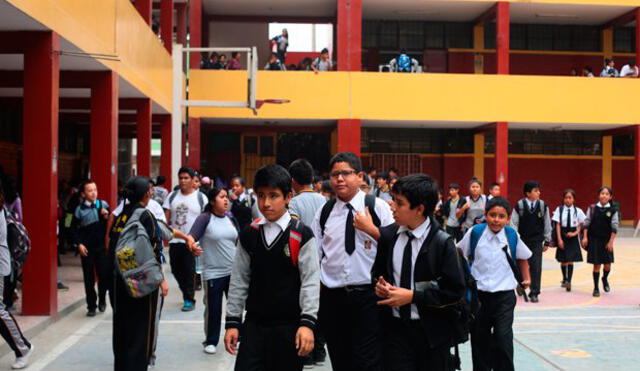 Suspenden labores escolares en Arequipa