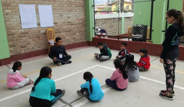 Niños reciben talleres de psico-arte