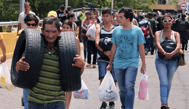 Más de 40 mil venezolanos se abastecen tras cierre de frontera con Colombia