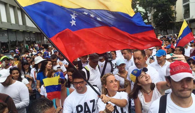  Se manifiestan en Caracas por ex policía sublevado