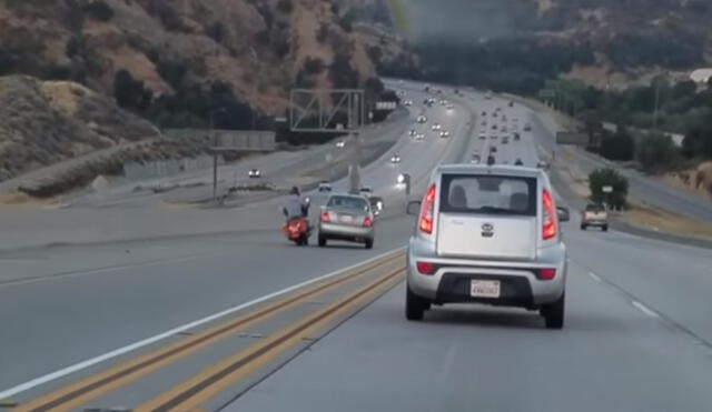 YouTube: Pelea entre dos conductores en plena carretera causa grave accidente 