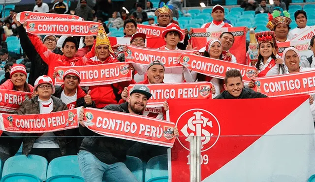 Perú vs Chile: hinchas de Inter de Porto Algre alientan a la bicolor en la Copa América 2019.