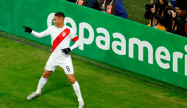 Paolo Guerrero: narrador argentino elogio al 9 peruano tras el 3-0 a Chile. Foto: EFE