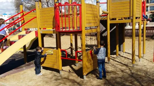 YouTube: Niños jugaban tranquilos en un parque hasta que ocurrió extraño fenómeno