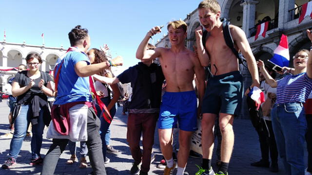 Franceses celebran triunfo en Plaza de Armas de Arequipa [VIDEO]
