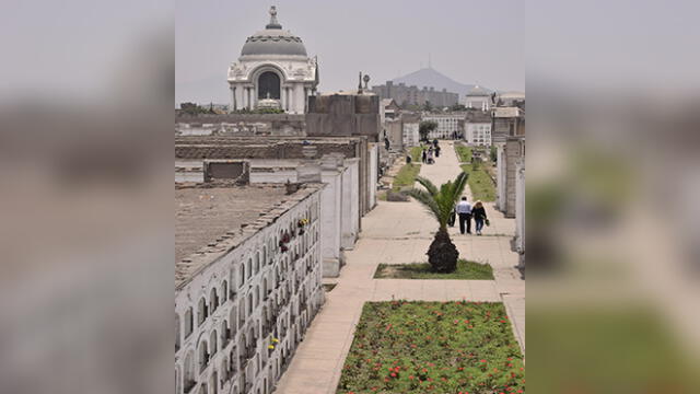 Miles de personas peregrinaron al cementerio Presbítero Maestro [FOTOS]