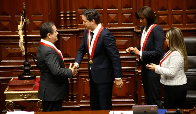 Luis Iberico juró como legislador en sustitución del prófugo Edwin Donayre
