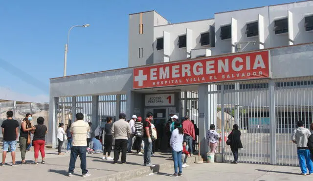 Perú pasó los 100 mil contagiados de coronavirus. En las emergencias se forman colas de pacientes. Crédito: Verónica Calderón