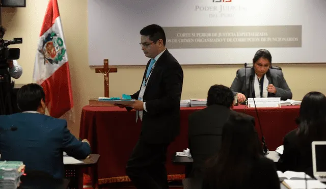Luis Castañeda entregó su pasaporte a la Fiscalía. Foto: La República.