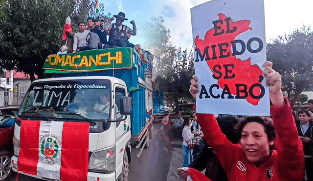 Ciudadanos de la región Cusco emprendieron viaje a Lima y fueron despedidos con aplausos. Foto: Composición Jazmin Ceras/ La República