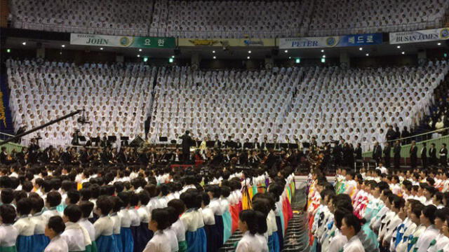 Evento masivo de Shincheonji, iglesia acusada de propagador de coronavirus en Corea del Sur. Imagen: CNN.