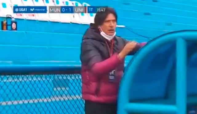 Ángel Comizo protagonizó un curioso momento en pleno partido al no querer sacarse la casaca. Foto: Captura de GolPerú