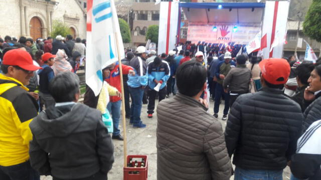 Huancavelica: Cierre de campaña con discursos vagos, bronca y borrachera