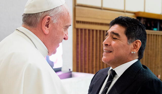 Diego Maradona y el papa Francisco en una postal de 2014. Foto: AFP