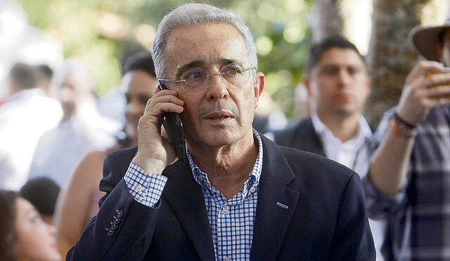 Uribe renuncia al Senado tras ser citado por la Corte Suprema