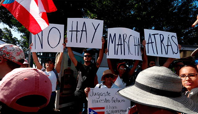 Con multitudinaria marcha exigen renuncia del gobernador de Puerto Rico