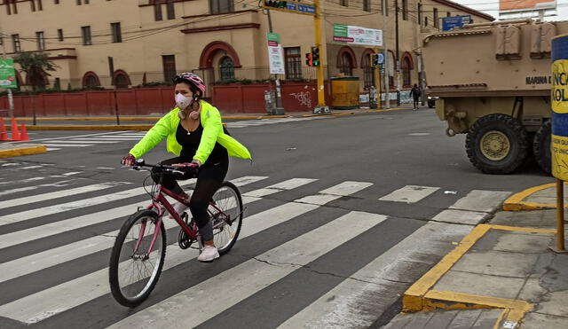 Ciclistas circulan por la vía pública. Foto: Vanesa Trebejo/URPI-GLR