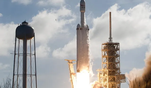 El cohete más potente del mundo inicia su primer viaje