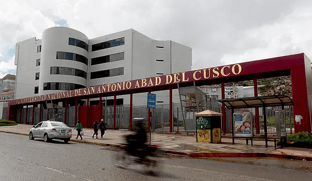 Policía de Cusco interviene a supuesta mafia que negociaba con examen a la Unsaac
