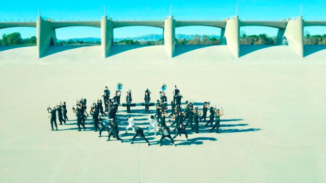 El 21 de febrero, Big Hit Entertainment presentó en YouTube el MV de ‘ON’ Kinetic Manifesto: Come Prima. La locación del video la presa Sepúlveda en Los Angeles.
