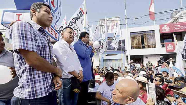 Sigue la danza de las exclusiones en Arequipa y candidatos se defienden