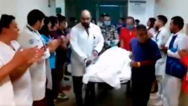 Doctores y enfermaras aplauden a "Lalito". Foto: captura de video.