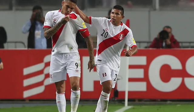 El delantero de la selección peruana celebró de forma eufórica su tanto.