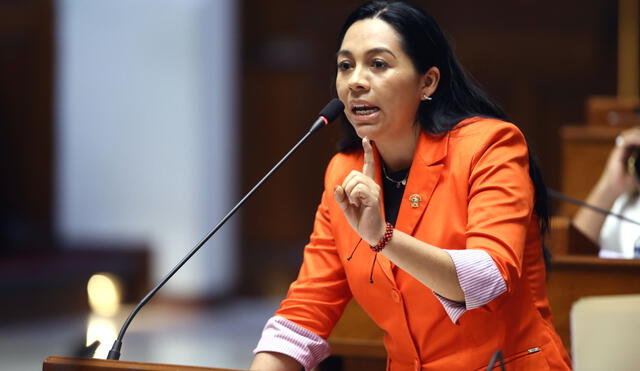 Fujimorista Nelly Cuadros pide interpelar a ministra Martens