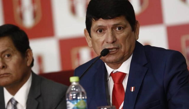 Agustín Lozano reveló que la FPF donará un millón de dólares a clubes.