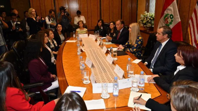 Ivanka Trump se reunió con mujeres emprendedores y ejecutivas en Lima