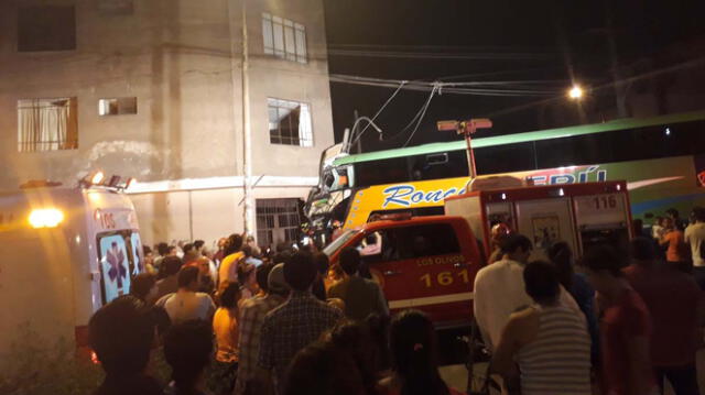 SMP: al menos 15 heridos tras choque de bus interprovincial contra vivienda [VIDEO]
