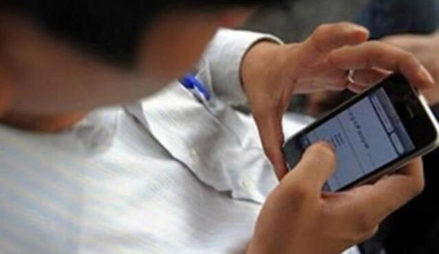 Whatsapp: hombre revisó el celular de su vecino y encontró video inesperado