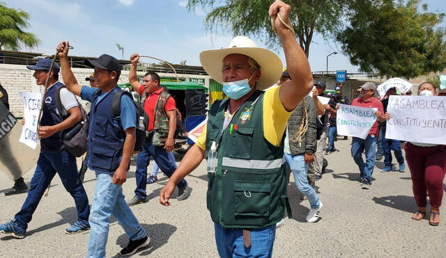 Desde el día de ayer, campesinos, comuneros y ronderos bloquean las vías de acceso