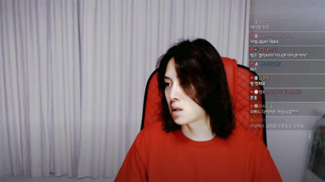 Desliza para ver más fotos de Kim Heechul de SUPER JUNIOR.