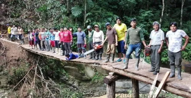 Puno. Jóvenes, con mucho esfuerzo, decidieron construir puente a favor de su comunidad.