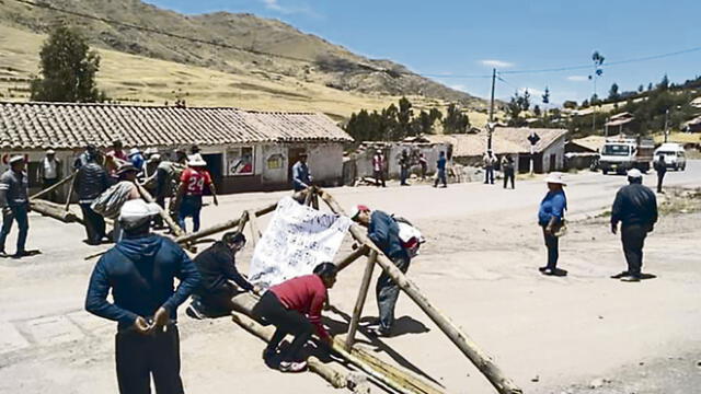 HUELGA Y VIOLENCIA. Agentes quisieron desbloquear vía usada por minera Las Bambas y ocurrió el violento enfrentamiento.