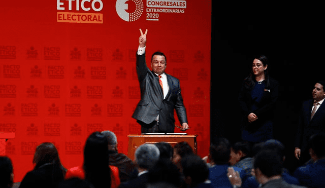 Juan Sotomayor, líder de Vamos Perú, firmó Pacto Ético Electoral. Foto: Jorge Cerdán.